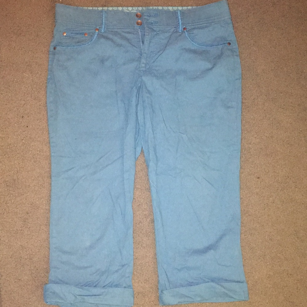 Light Blue "Bandolino" Long Capri Pants